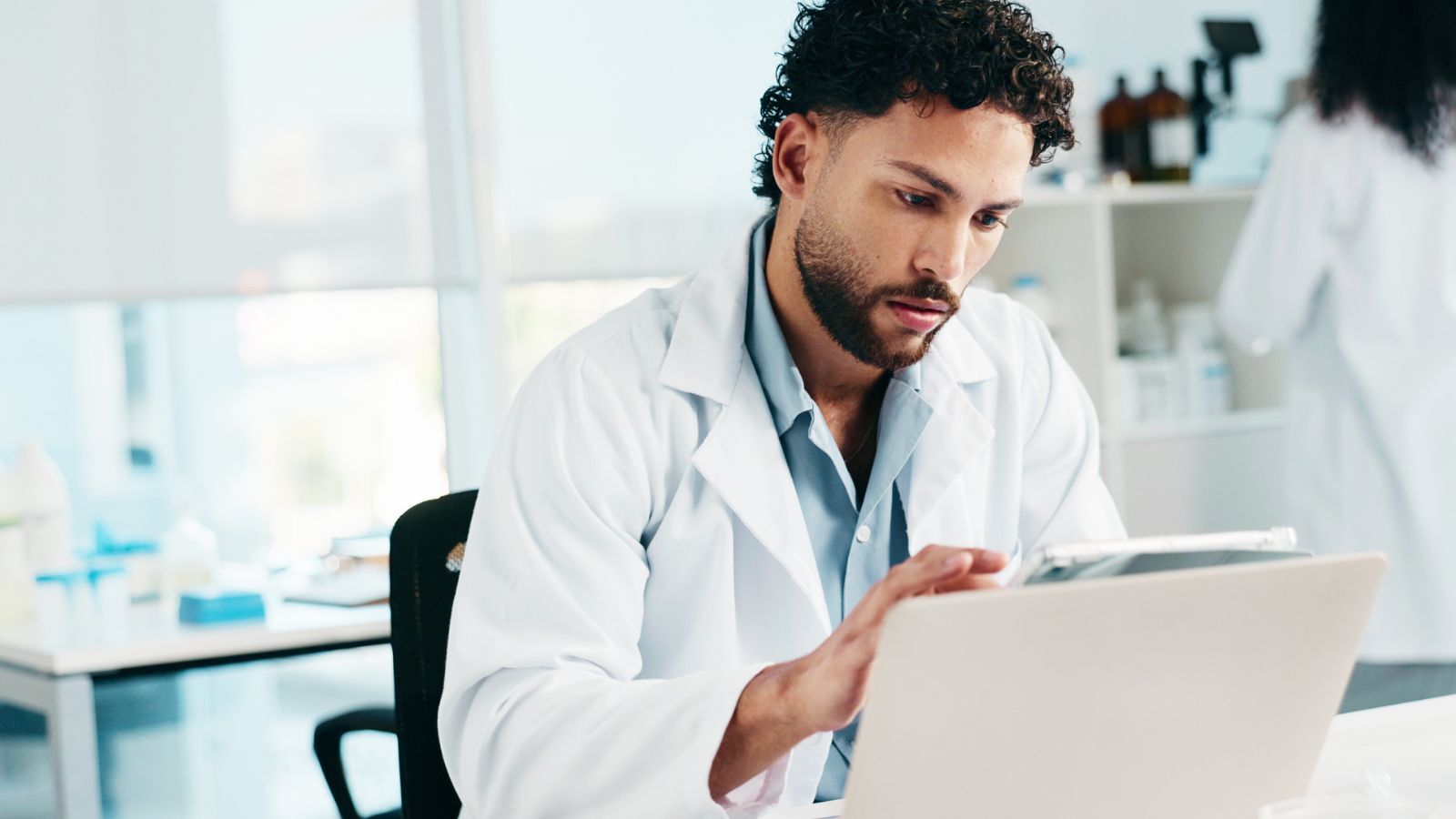 Cómo la experiencia externa mejora el cumplimiento de APR/PQR - QbD Group