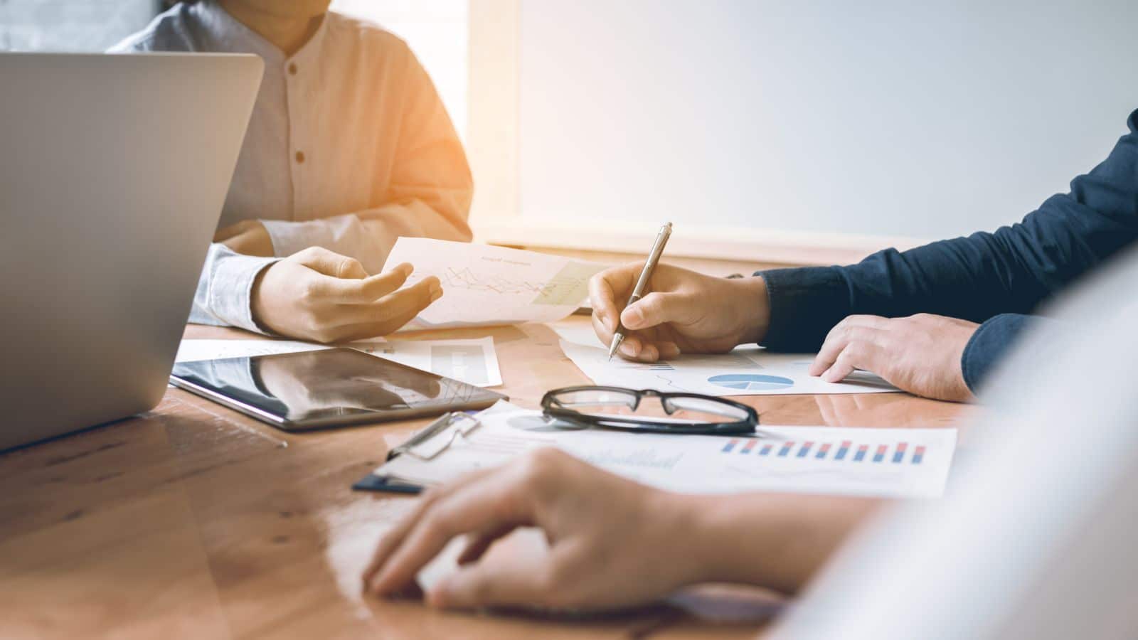 Breve descripción de los documentos esenciales en las investigaciones clínicas con productos sanitarios - QbD Group